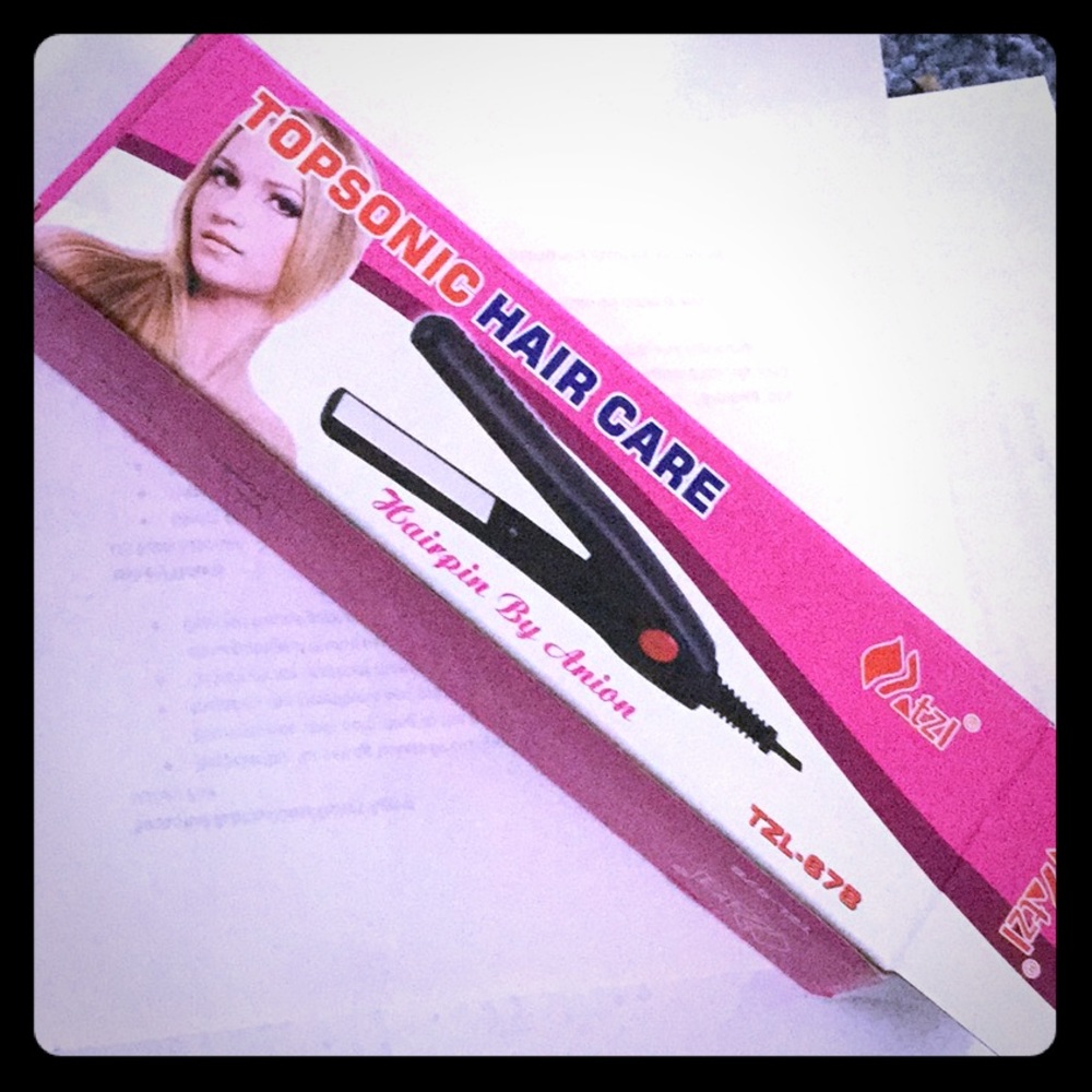 Hair straighter new with box